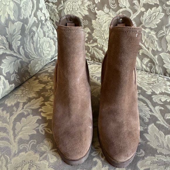 Michael Kors THEA CHELSEA ANKLE BOOTS Brown Suede Women Size 6 M - Picture 3 of 10